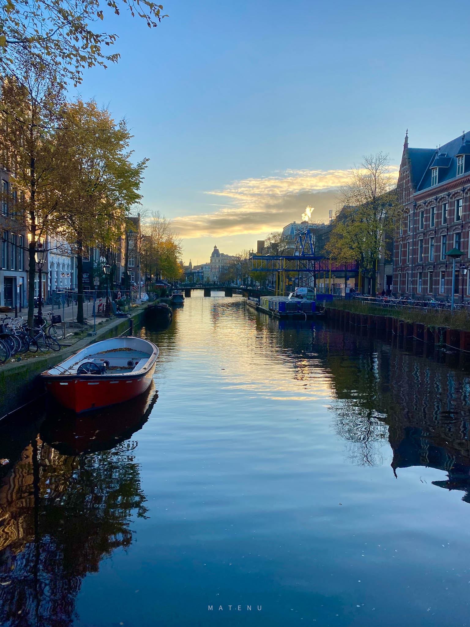 Canal-at-Amsterdam