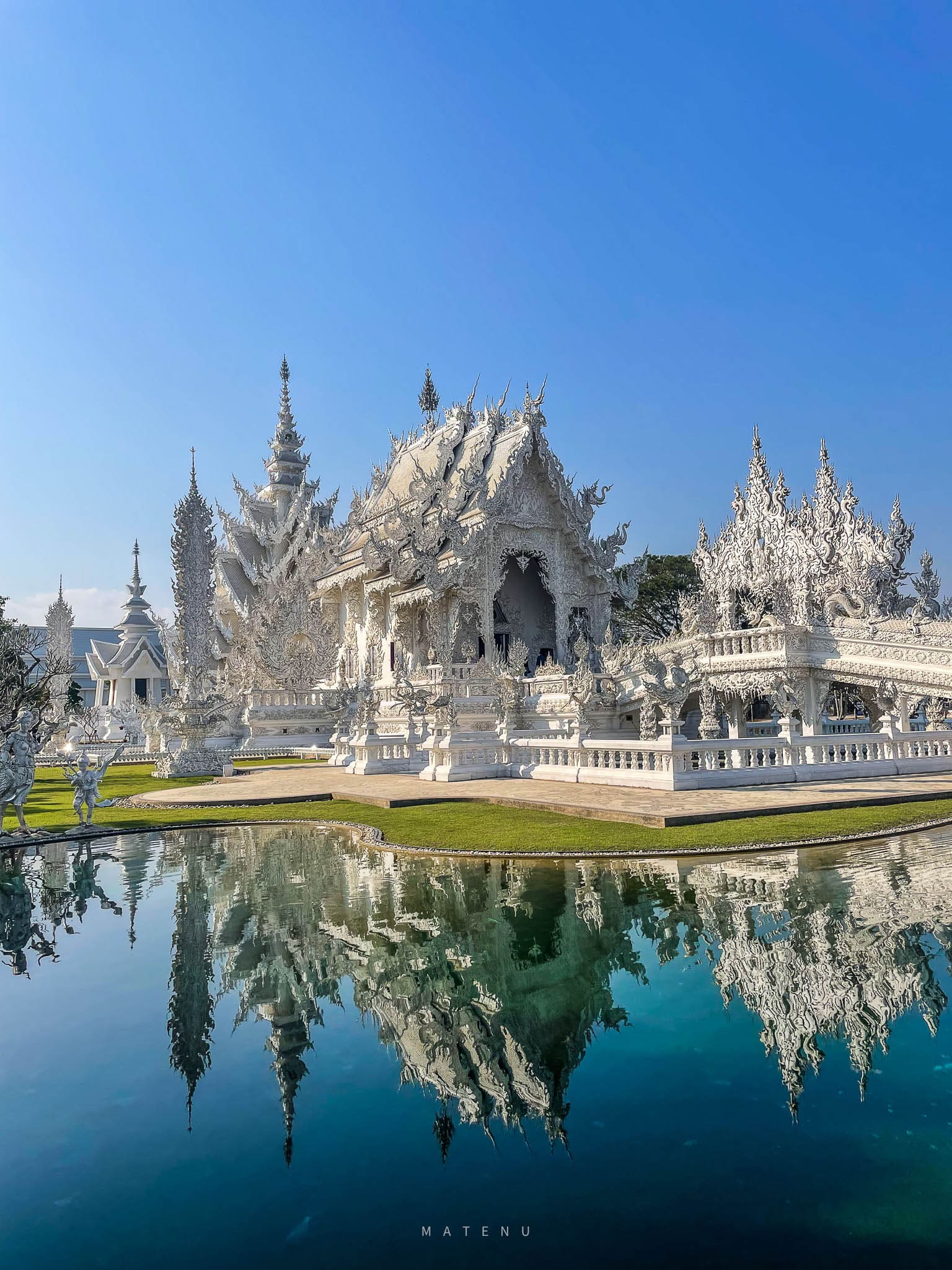 Wat-Rong-Khun-White-Temple